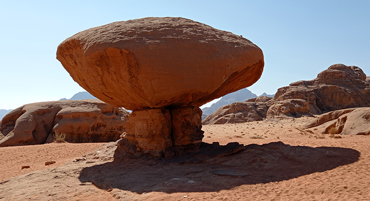 Wadi Rum Mushroom Rock Wadi Rum - Měsíční údolí